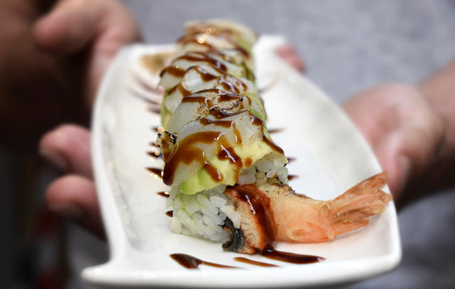 Sushi roll gambero